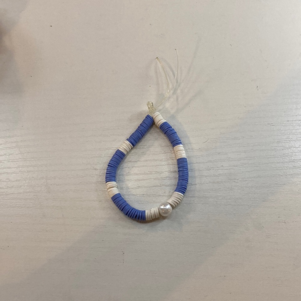 Blue and white pearl clay bead bracelet